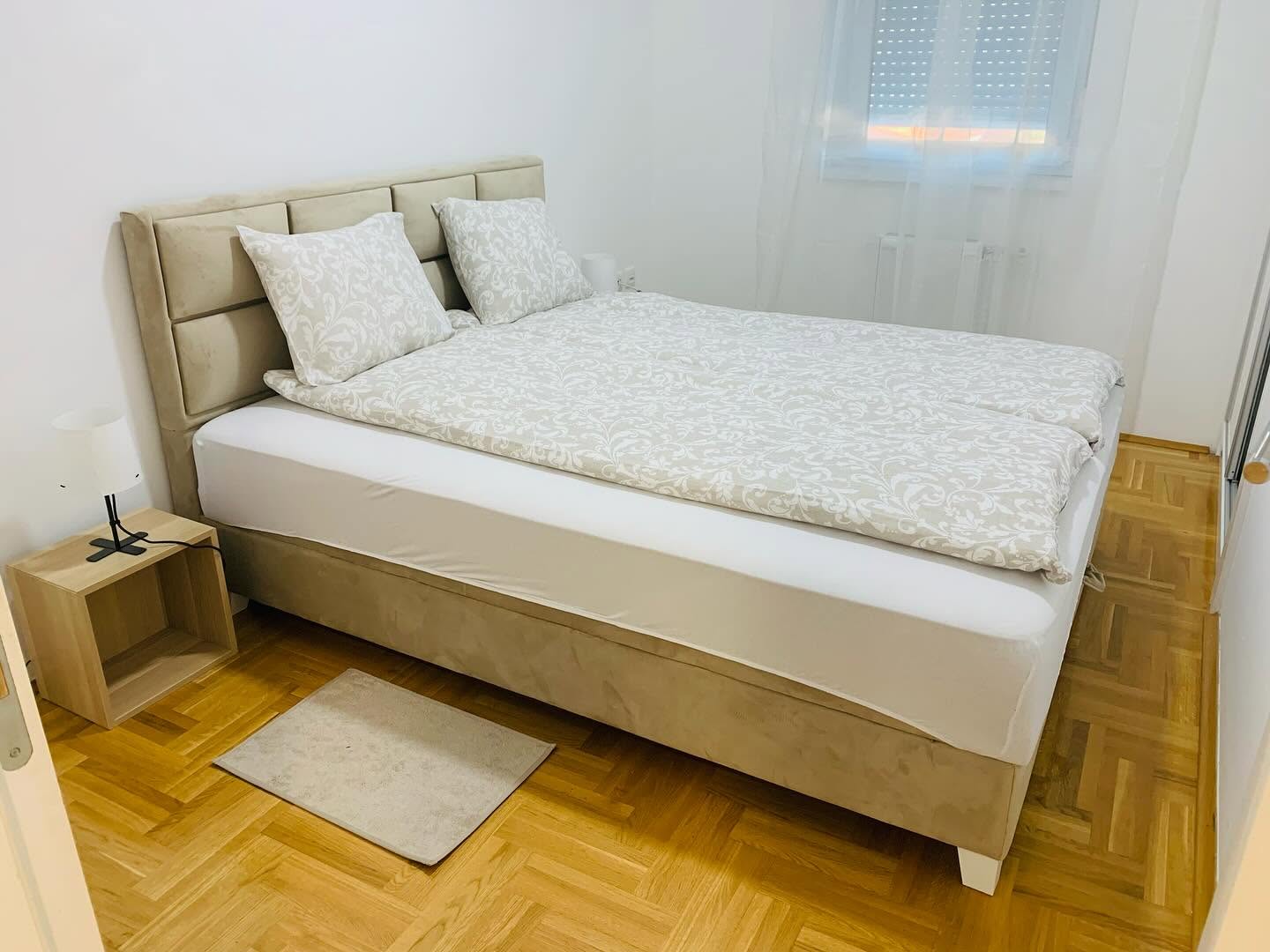 Da li su posteljina i peškiri uključeni u cenu?